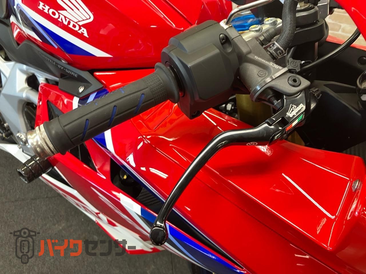 CBR250RR　マルケジーニホイール　オーリンズリアサス　OVERハンドル　マジカルスクリーン前後フェンダー　ベビーフェイスステップ等_34