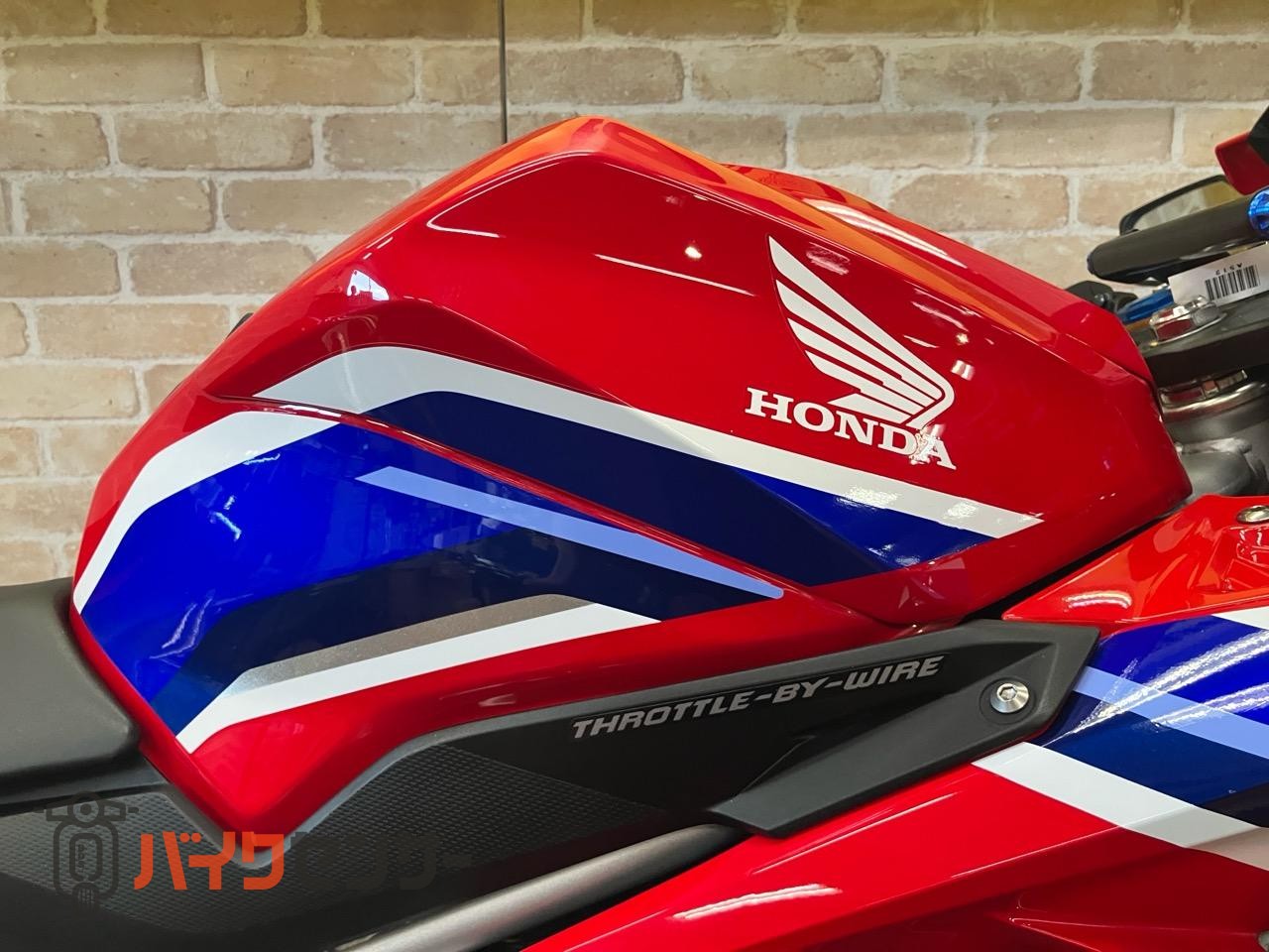 CBR250RR　マルケジーニホイール　オーリンズリアサス　OVERハンドル　マジカルスクリーン前後フェンダー　ベビーフェイスステップ等_40