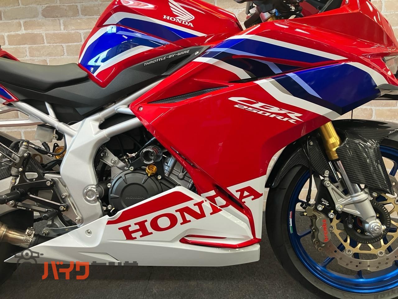 CBR250RR　マルケジーニホイール　オーリンズリアサス　OVERハンドル　マジカルスクリーン前後フェンダー　ベビーフェイスステップ等_41