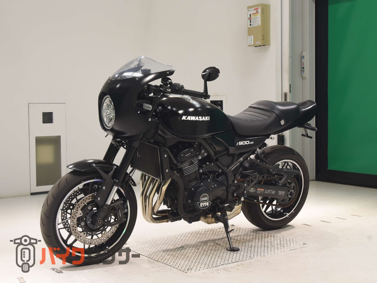 Z900RSカフェ マットブラック塗装　アエラ　ステップ　コアガード　ロングテール　PMCクリアテール　ハイサイダーミラー　モリワキガード_3