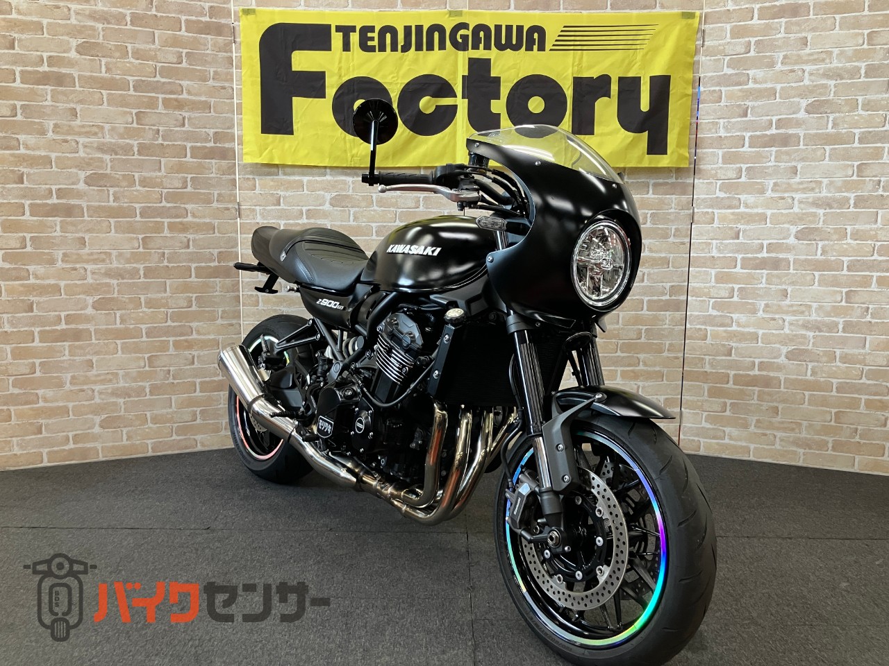Z900RSカフェ マットブラック塗装　アエラ　ステップ　コアガード　ロングテール　PMCクリアテール　ハイサイダーミラー　モリワキガード_2