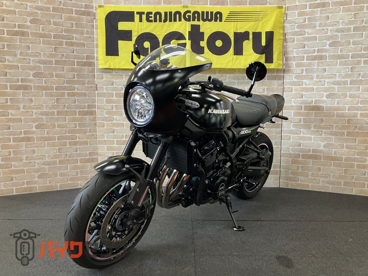 Z900RSカフェ マットブラック塗装　アエラ　ステップ　コアガード　ロングテール　PMCクリアテール　ハイサイダーミラー　モリワキガード_3
