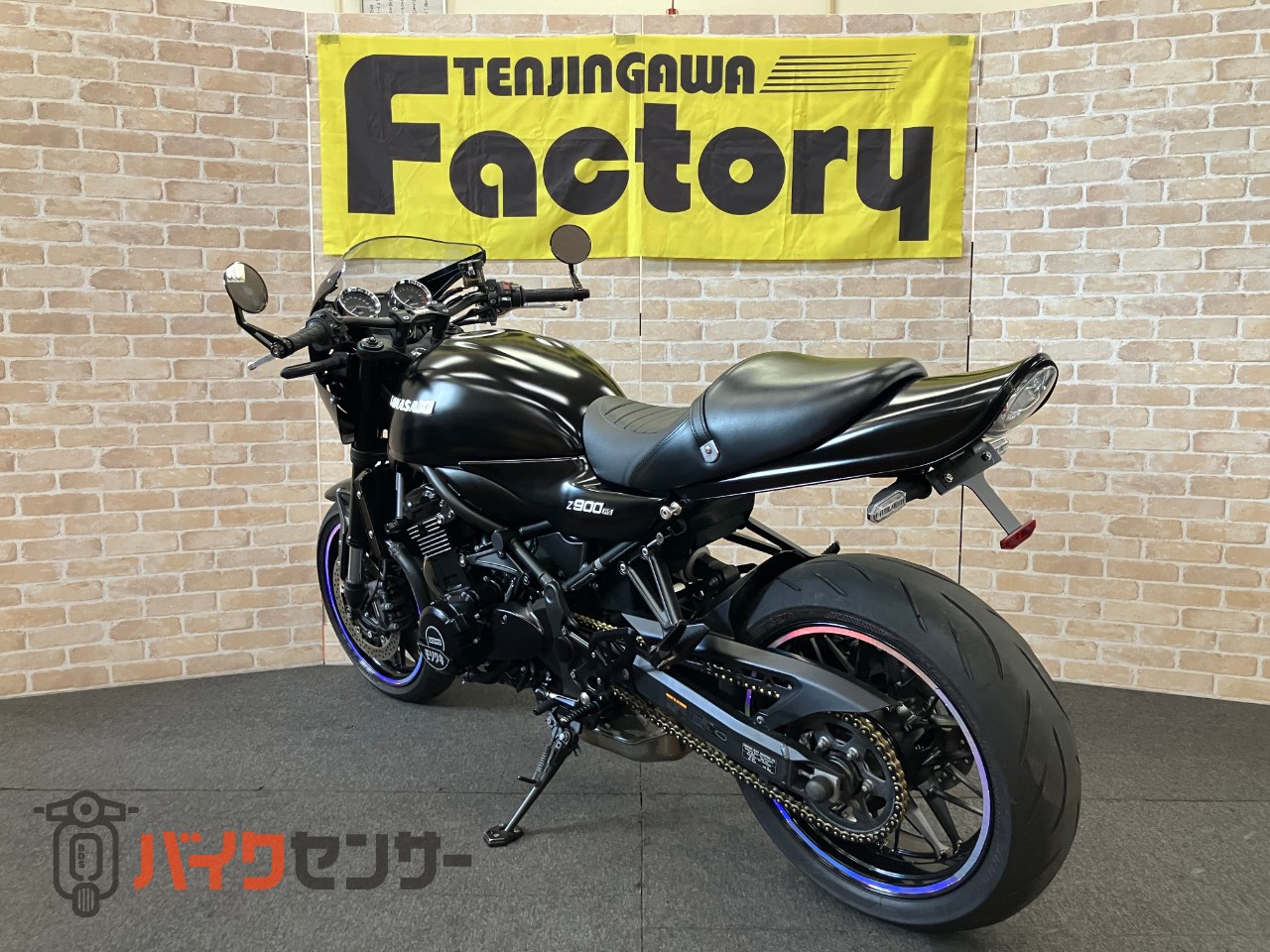 Z900RSカフェ マットブラック塗装　アエラ　ステップ　コアガード　ロングテール　PMCクリアテール　ハイサイダーミラー　モリワキガード_4