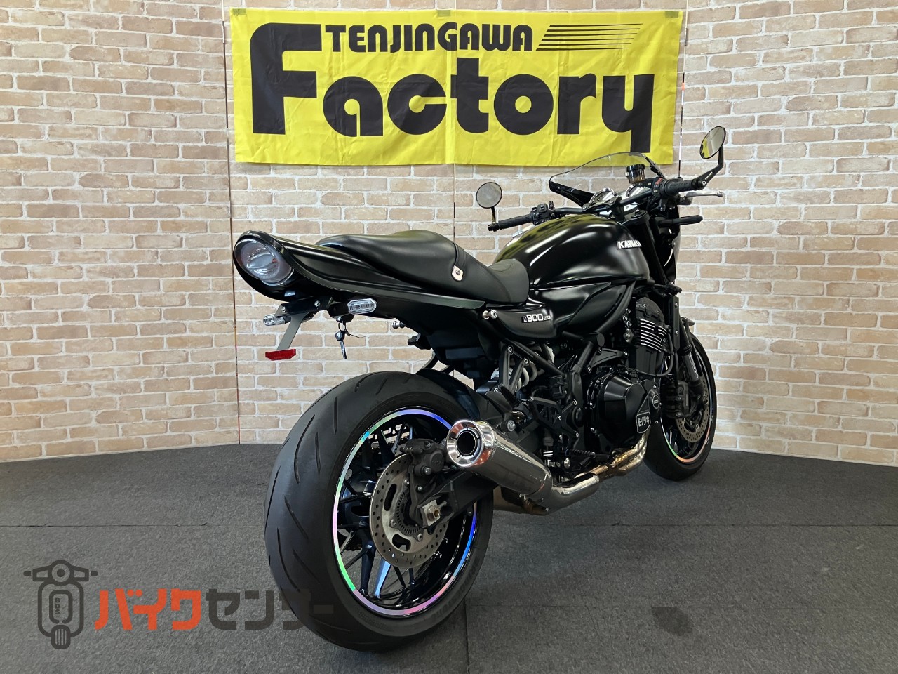 Z900RSカフェ マットブラック塗装　アエラ　ステップ　コアガード　ロングテール　PMCクリアテール　ハイサイダーミラー　モリワキガード_5