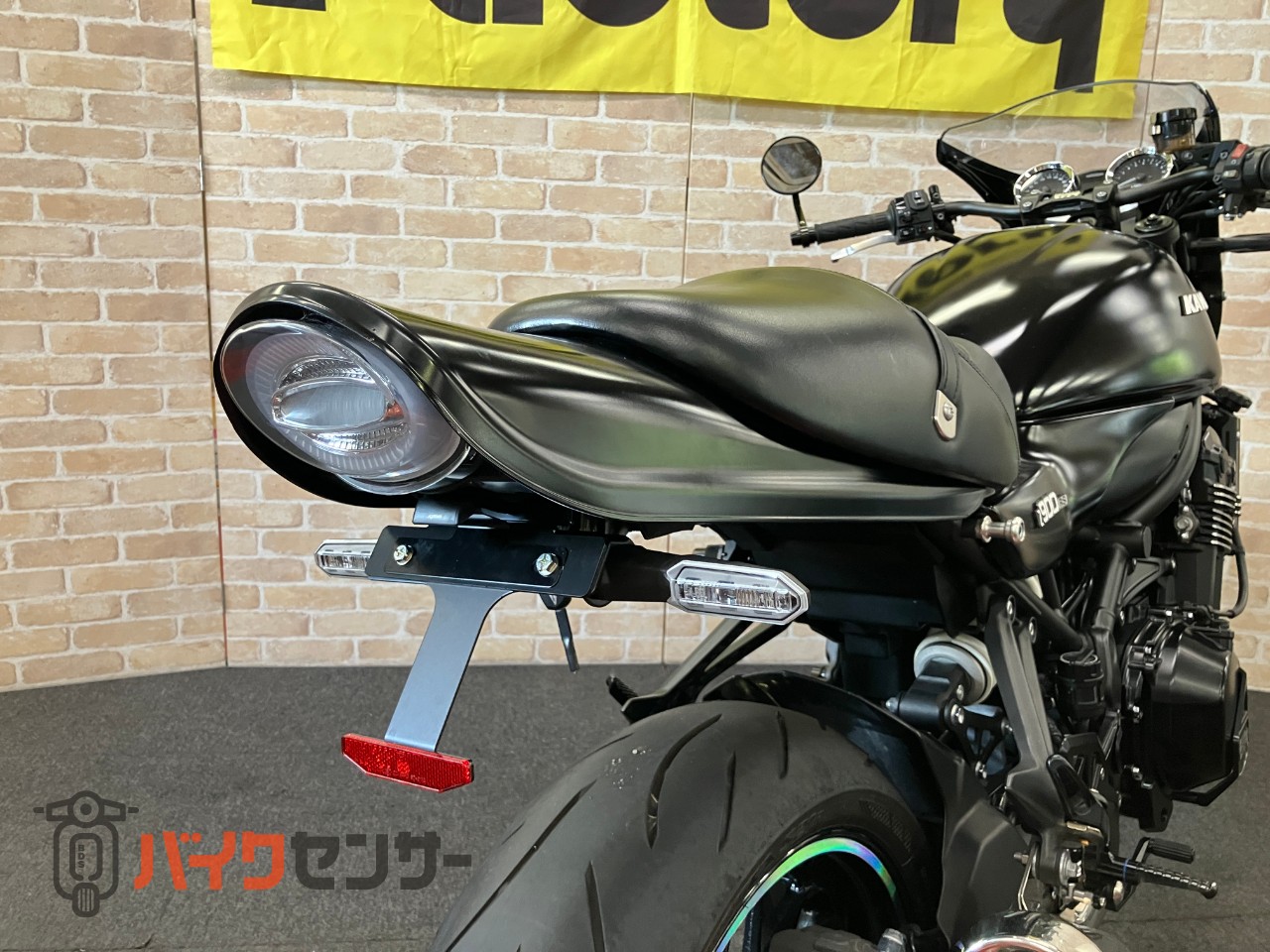 Z900RSカフェ マットブラック塗装　アエラ　ステップ　コアガード　ロングテール　PMCクリアテール　ハイサイダーミラー　モリワキガード_6