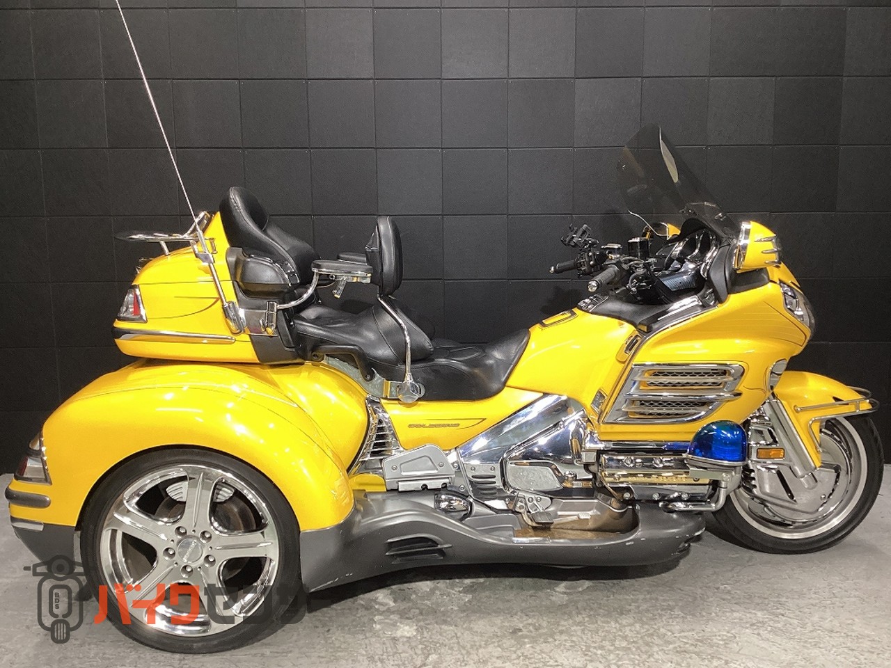 バイク用調節式フロントドライバーライダーバックレストパッド に適合する ゴールドウイング GL1800 2018-2023用 バイク オートバイの助手席背もたれ  調整可能なフロントリアライダードライバーバックレストパッド、ゴールドウイング用 GL1800 F6B 2 後部座席の背もたれ ... バイク用フロントドライバーライダーバックレスト に適合する ゴールドウイング GL1800 2018 2019 2020 2021