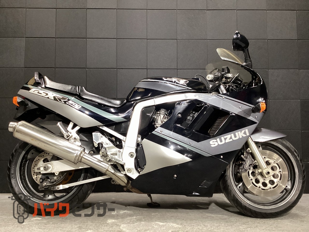 油冷 GSX-R1100 GV73A ガソリンタンク 中古品 スズキ純正 油冷 GSX-R1100 GV73A ガソリンタンク 中古品 スズキ純正 - メルカリ
