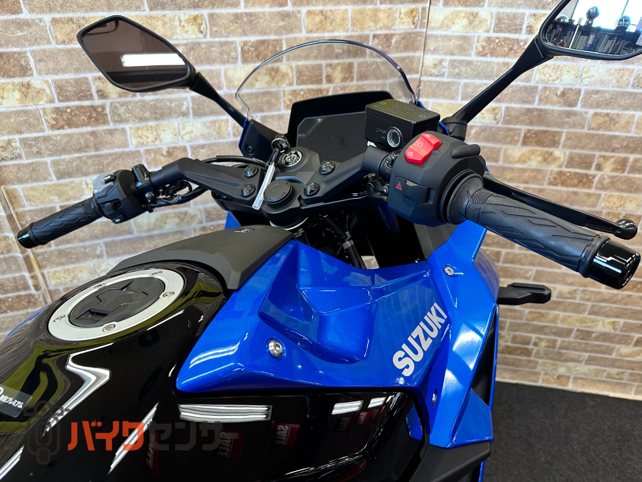 GSX-8R 双方向クイックシフター　ドライブモードセレクト　電子スロットル　2025年モデル_15