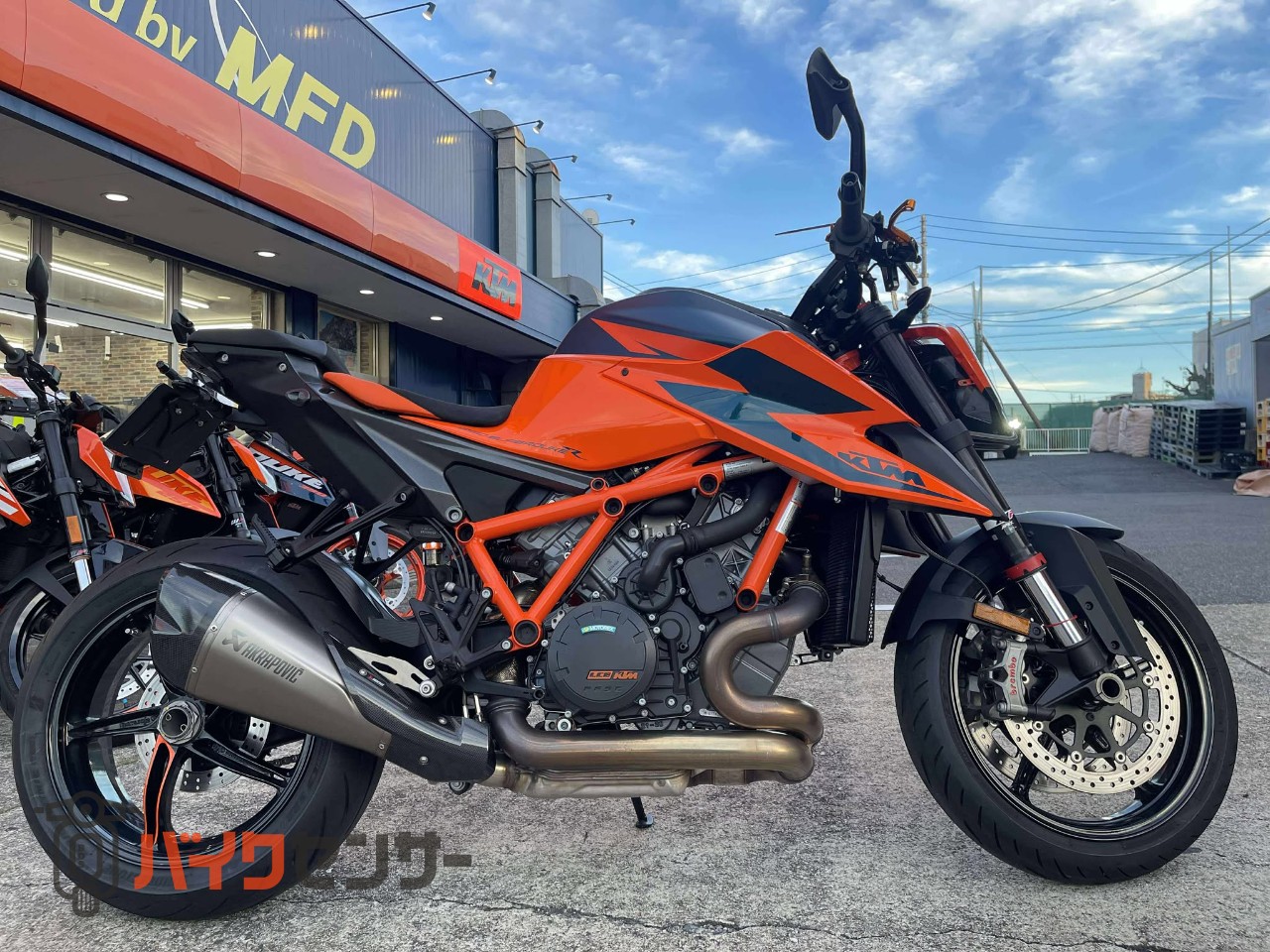 美品　AKRAPOVIC マフラー　KTM 1290superduke r 美品 AKRAPOVIC マフラー KTM 1290superduke r KTM 1290 スーパー
