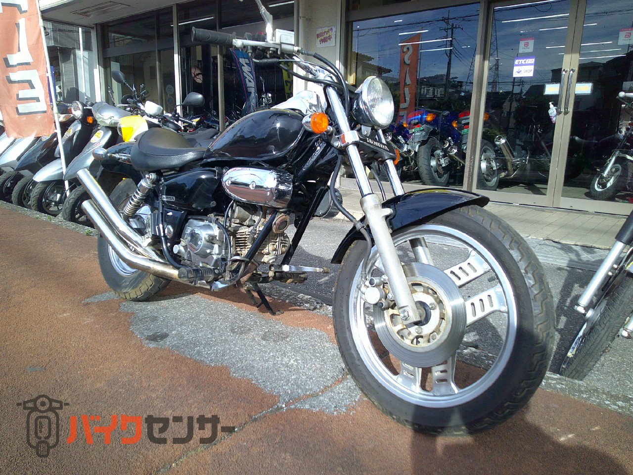 NO.4349　マグナ５０ （ＭＡＧＮＡ）　４サイクル　クラッチ付き４速ミッション　２本出しスラッシュカットマフラー　ブラック　☆彡 NO.4349 マグナ50 （MAGNA） 4サイクル クラッチ付き4速