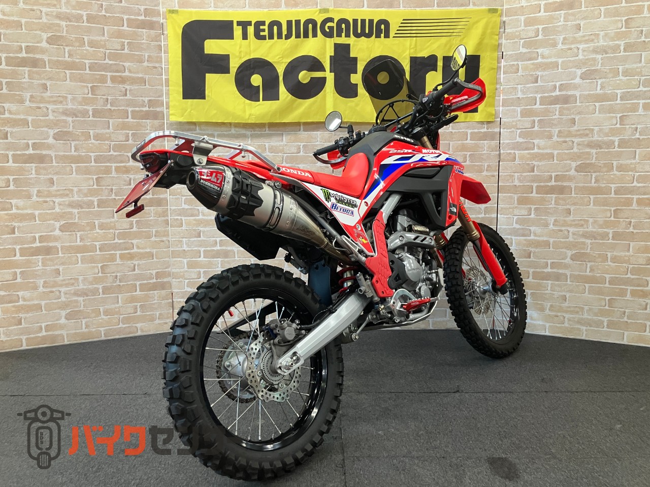 CRF250L SP忠男パワーボックス　ヨシムラサイレンサー　スクリーン　ナックルガード　ビックタンク　ワイドペグ　キャリア等カスタム_4