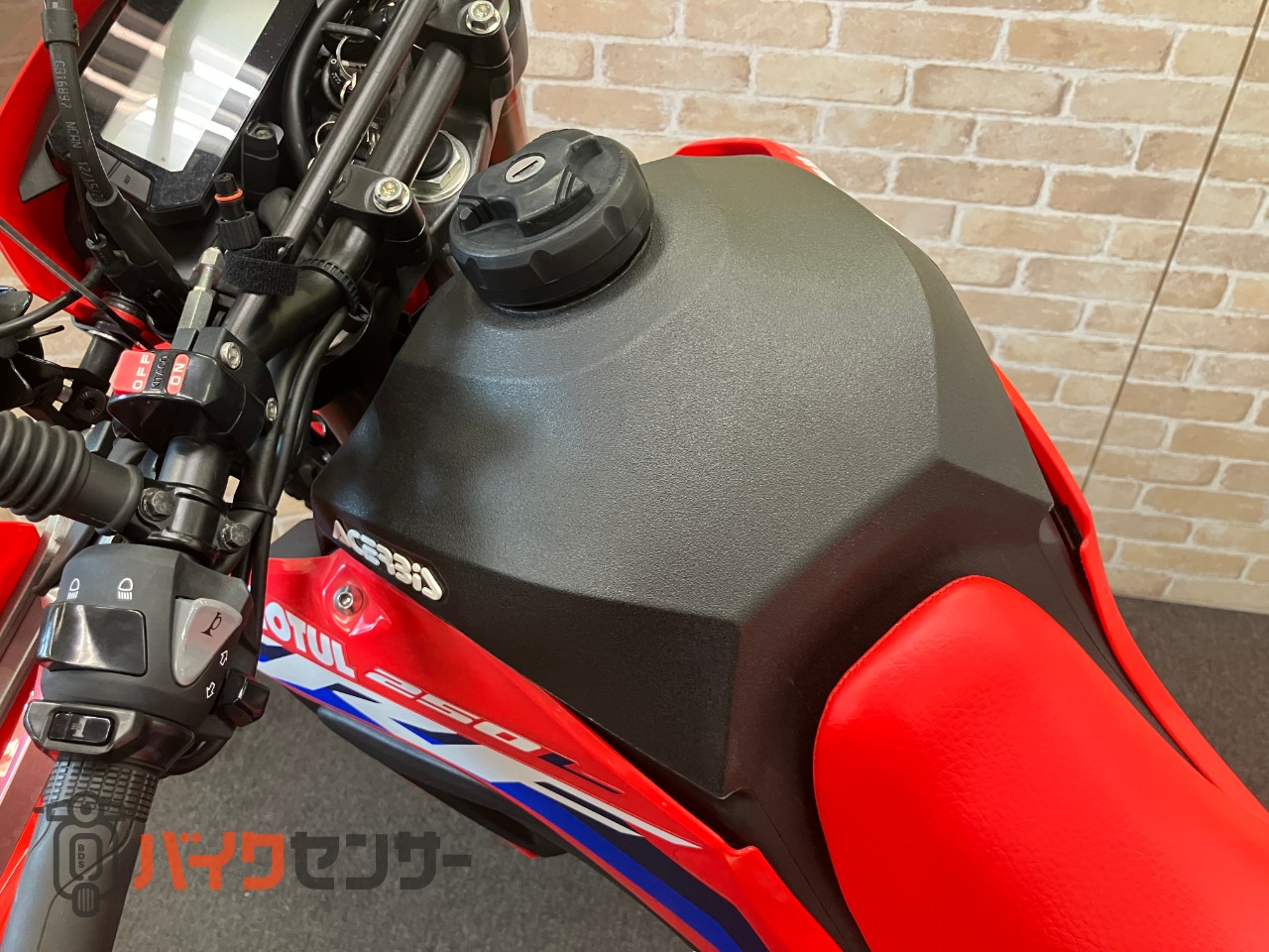 CRF250L SP忠男パワーボックス　ヨシムラサイレンサー　スクリーン　ナックルガード　ビックタンク　ワイドペグ　キャリア等カスタム_13
