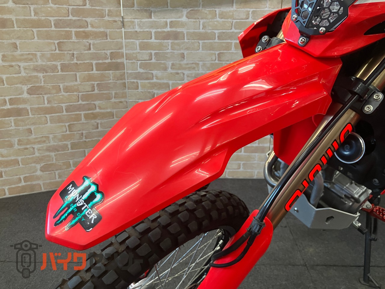 CRF250L SP忠男パワーボックス　ヨシムラサイレンサー　スクリーン　ナックルガード　ビックタンク　ワイドペグ　キャリア等カスタム_24