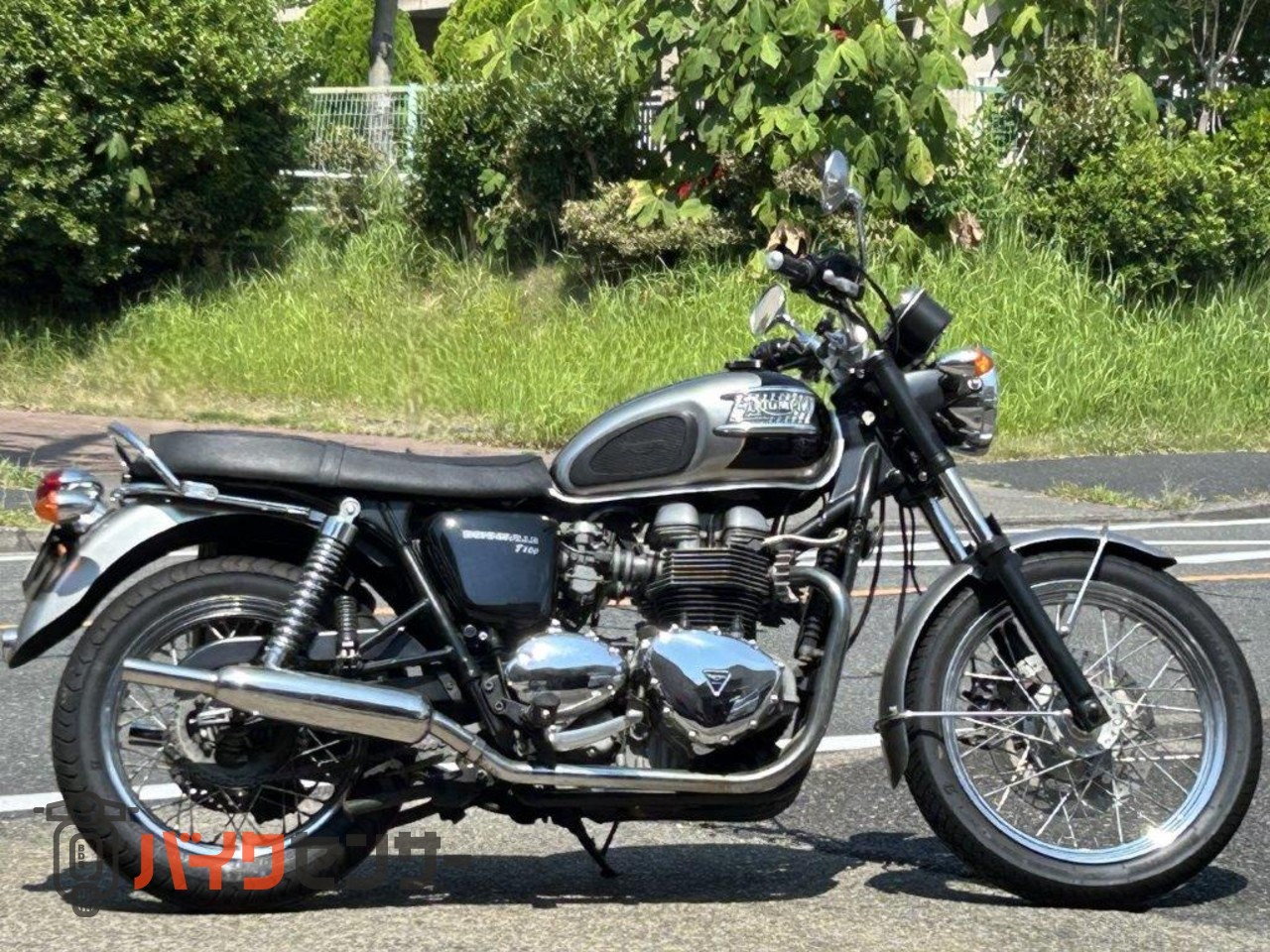 トライアンフ ボンネビルT100 空冷キャブ車にトガサイレンサーで