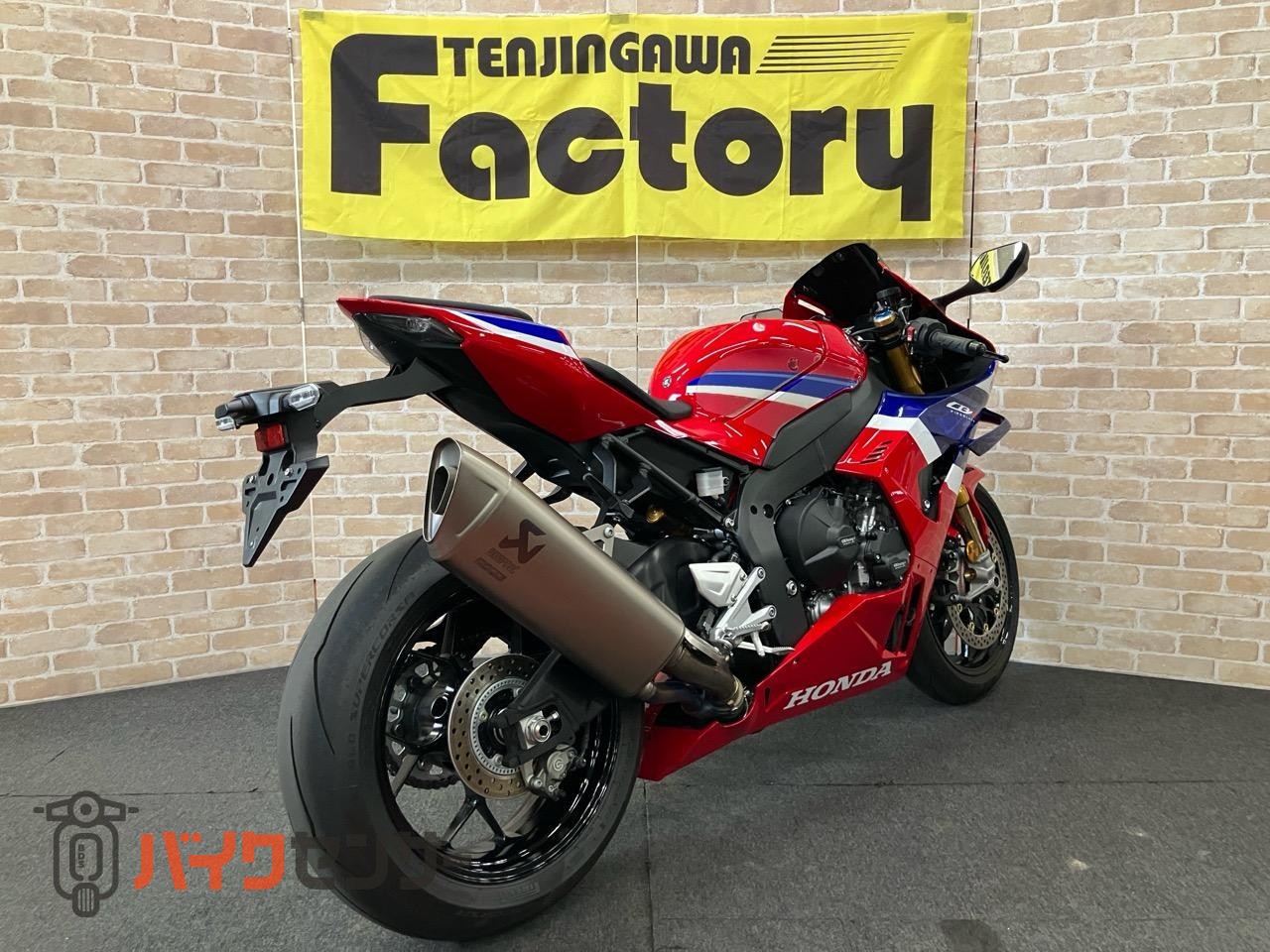 CBR1000RR-R　SP　GBレーシングカバー　スモークスクリーン　ETC ブレンボ　オーリンズ装着モデル_4