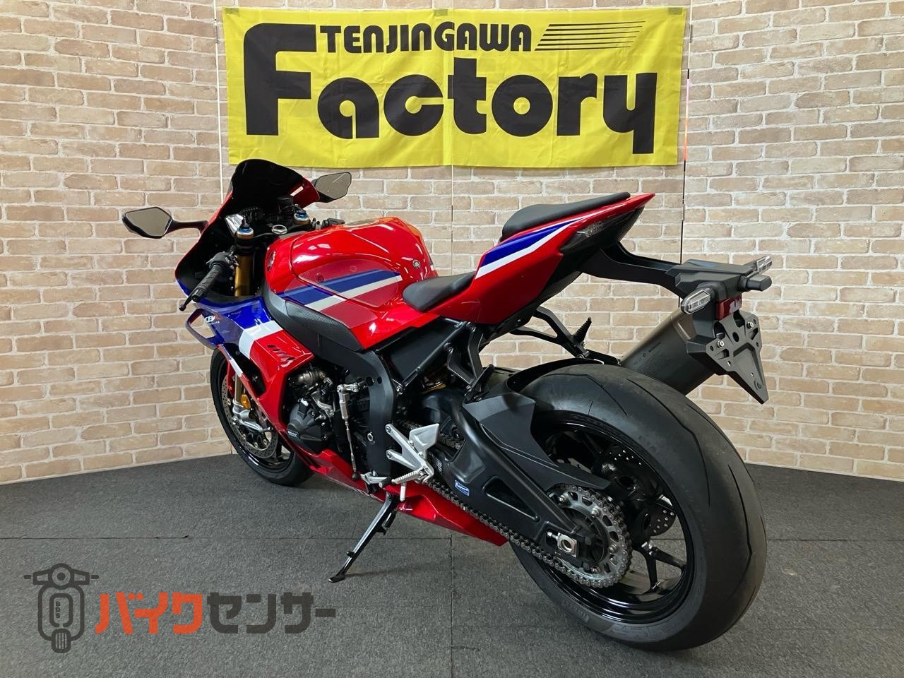 CBR1000RR-R　SP　GBレーシングカバー　スモークスクリーン　ETC ブレンボ　オーリンズ装着モデル_5