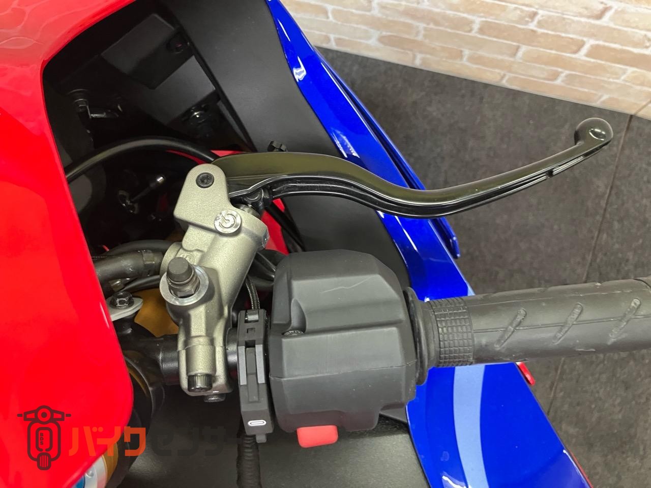 CBR1000RR-R　SP　GBレーシングカバー　スモークスクリーン　ETC ブレンボ　オーリンズ装着モデル_10