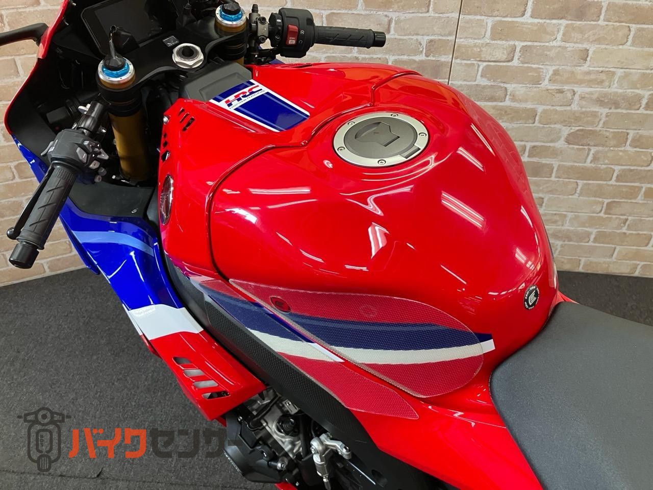 CBR1000RR-R　SP　GBレーシングカバー　スモークスクリーン　ETC ブレンボ　オーリンズ装着モデル_12