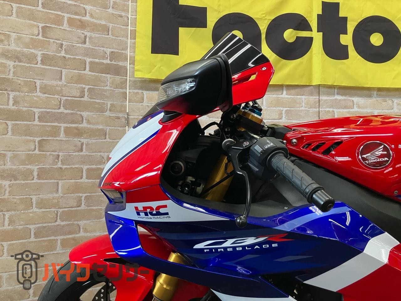 CBR1000RR-R　SP　GBレーシングカバー　スモークスクリーン　ETC ブレンボ　オーリンズ装着モデル_13