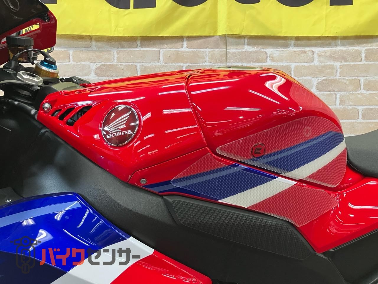 CBR1000RR-R　SP　GBレーシングカバー　スモークスクリーン　ETC ブレンボ　オーリンズ装着モデル_16