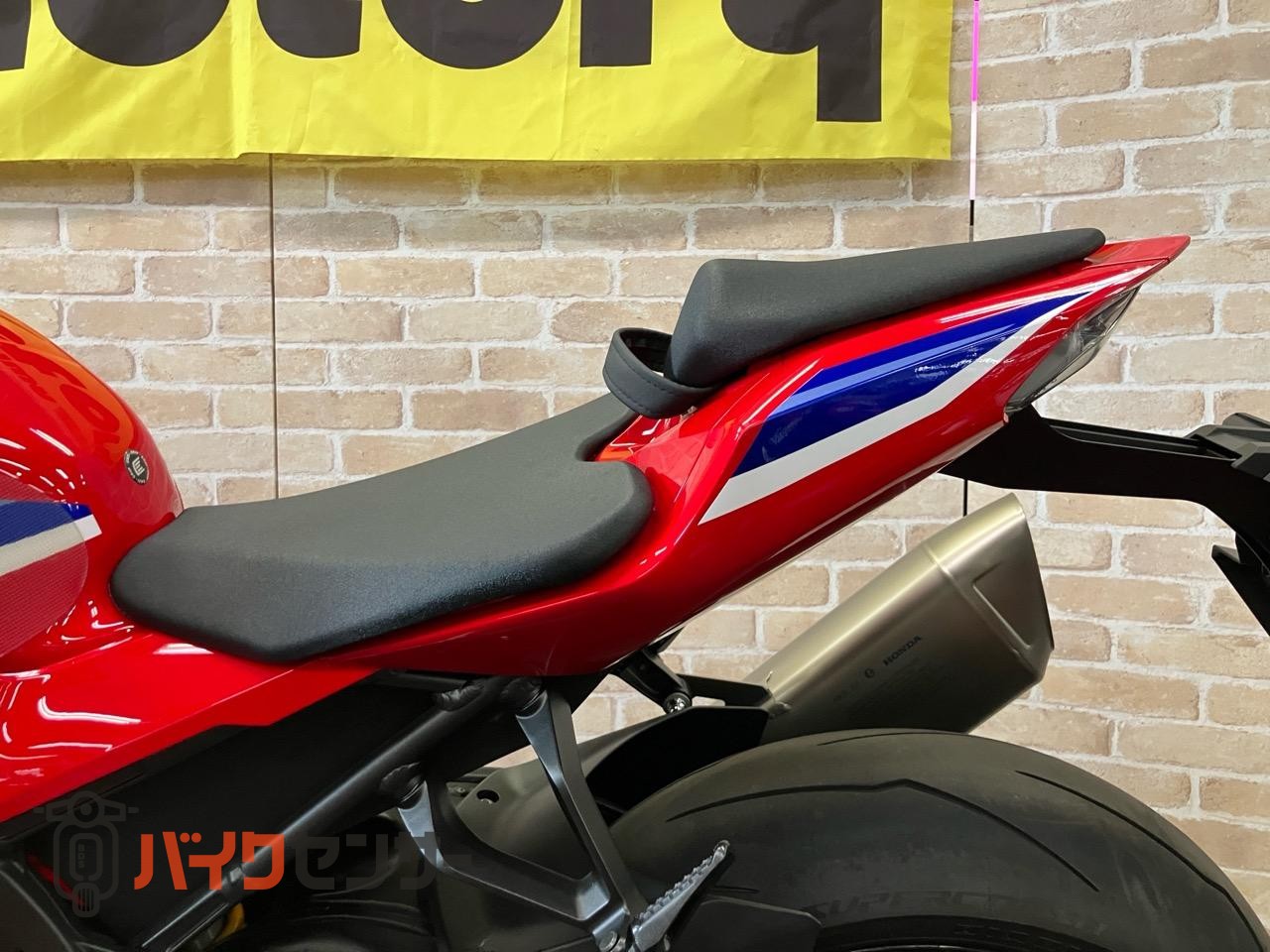 CBR1000RR-R　SP　GBレーシングカバー　スモークスクリーン　ETC ブレンボ　オーリンズ装着モデル_17