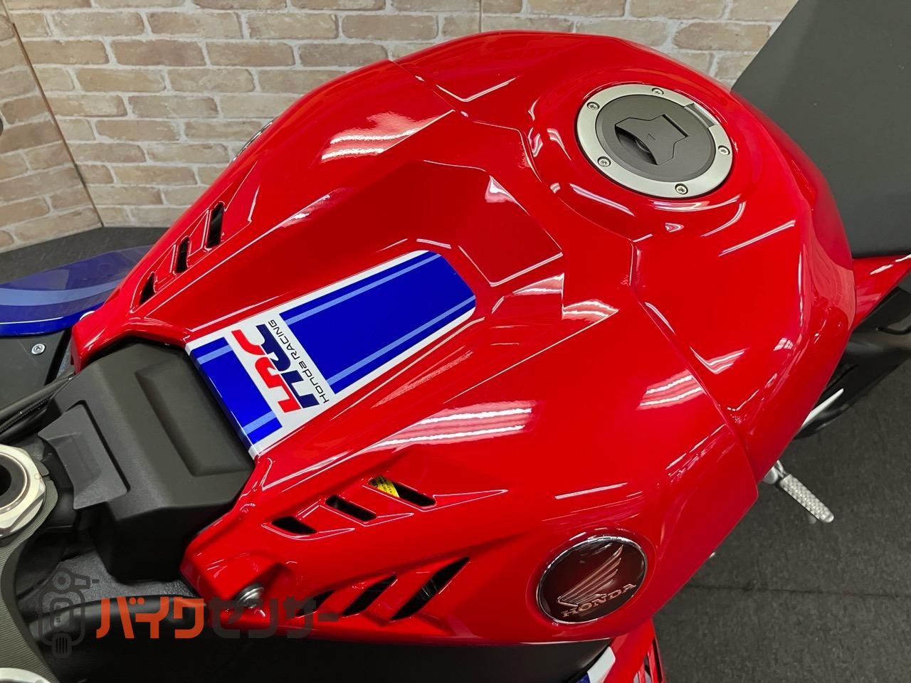 CBR1000RR-R　SP　GBレーシングカバー　スモークスクリーン　ETC ブレンボ　オーリンズ装着モデル_23