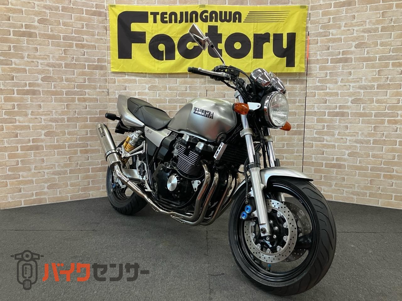 XJR400R オーリンズサスペンション　MOSキャリパー　WR'Sフルエキゾースト装着_2