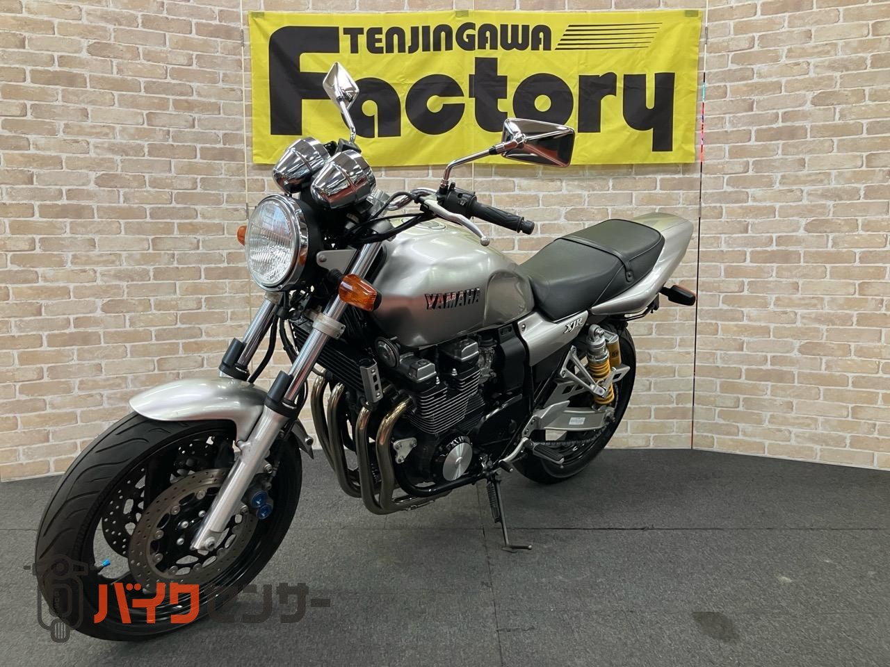 XJR400R オーリンズサスペンション　MOSキャリパー　WR'Sフルエキゾースト装着_3