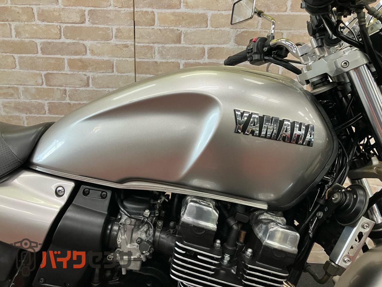 XJR400R オーリンズサスペンション　MOSキャリパー　WR'Sフルエキゾースト装着_10