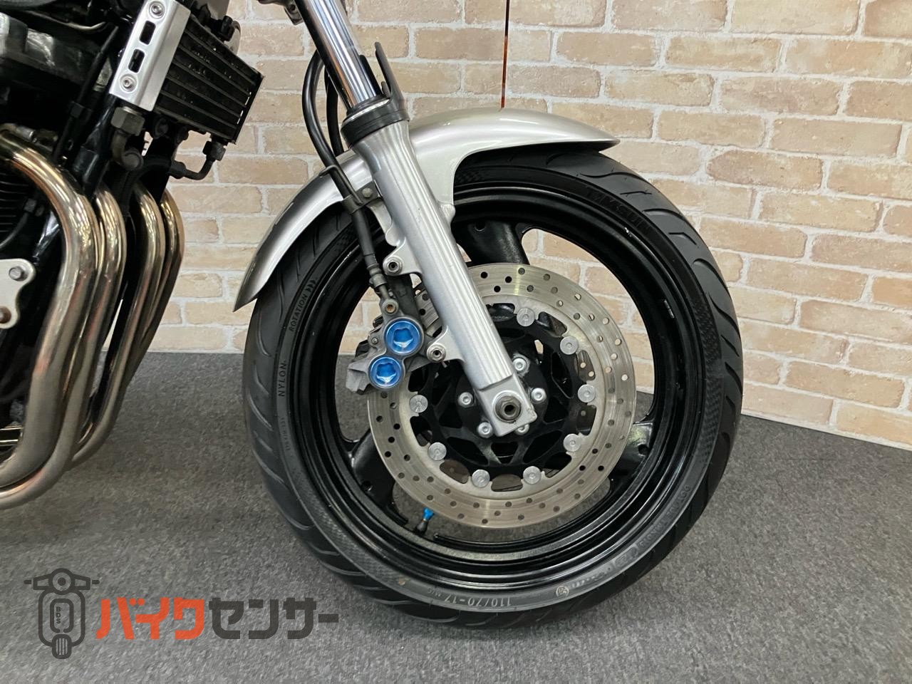 XJR400R オーリンズサスペンション　MOSキャリパー　WR'Sフルエキゾースト装着_11