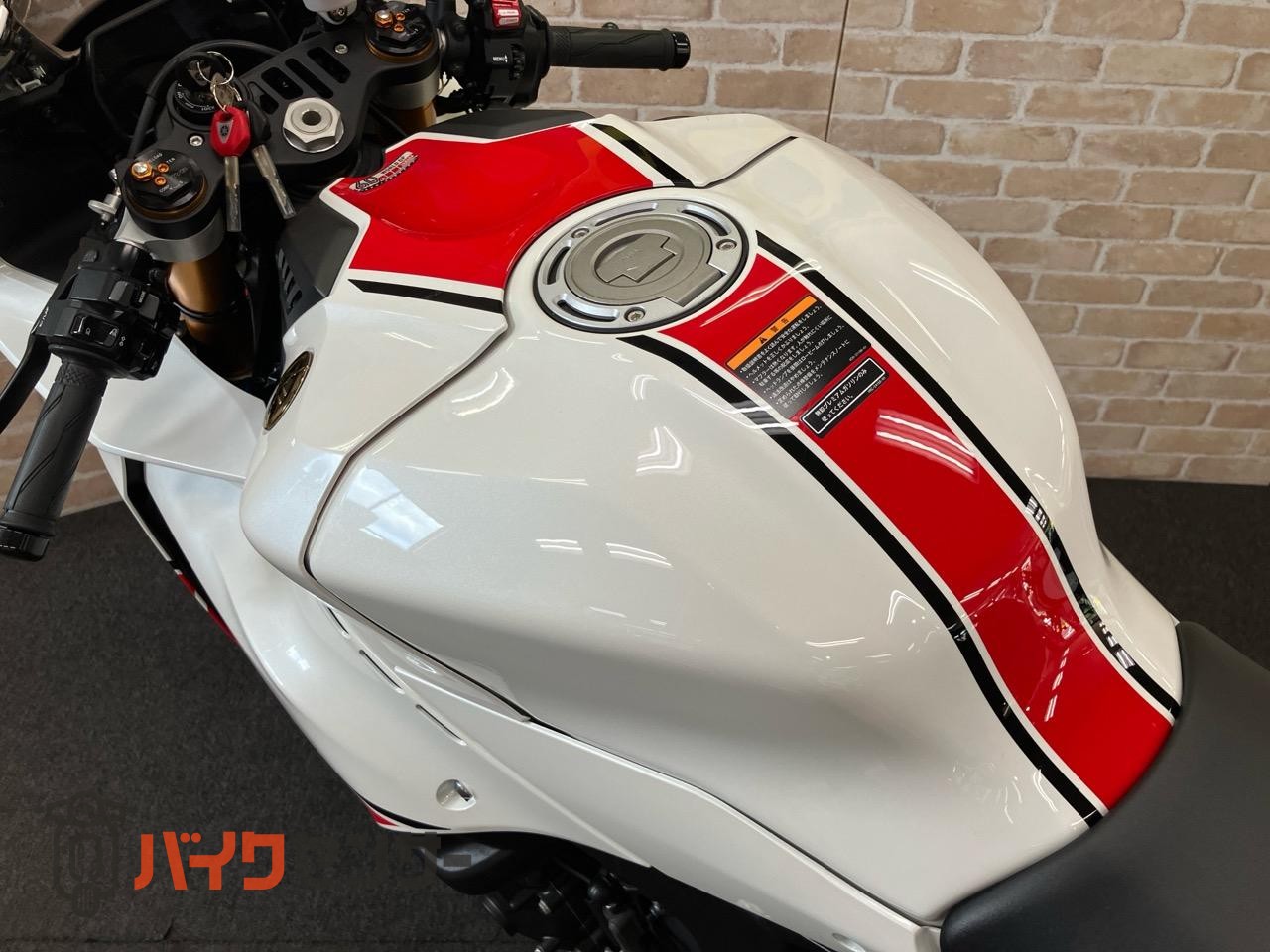 YZF-R1　2022年　RN65Jモデル　WGP参戦60周年アニバーサリーカラー_35