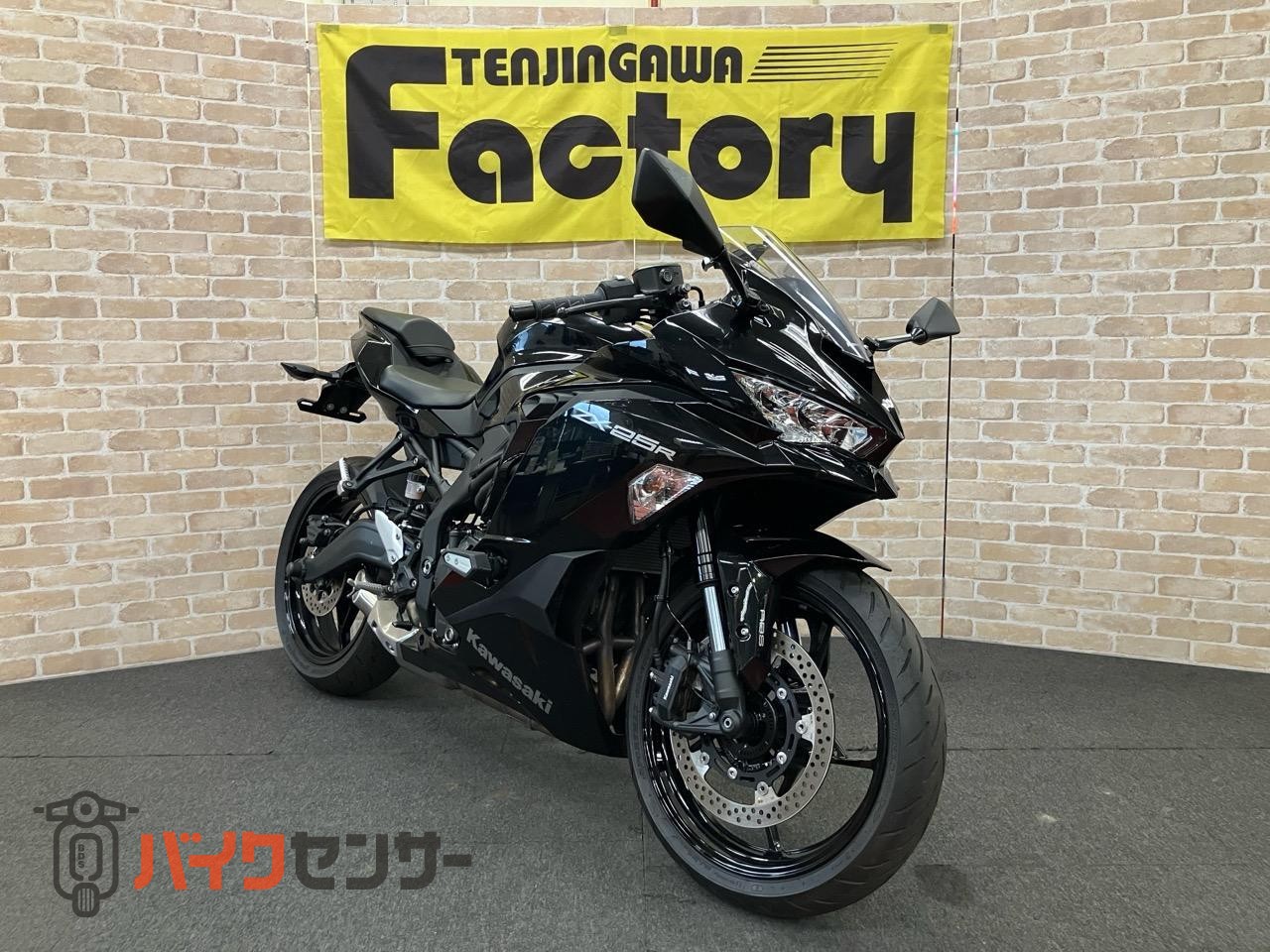 NINJA ZX-25R サイドスライダー　クイックシフター　ETC スマホホルダー装着_2