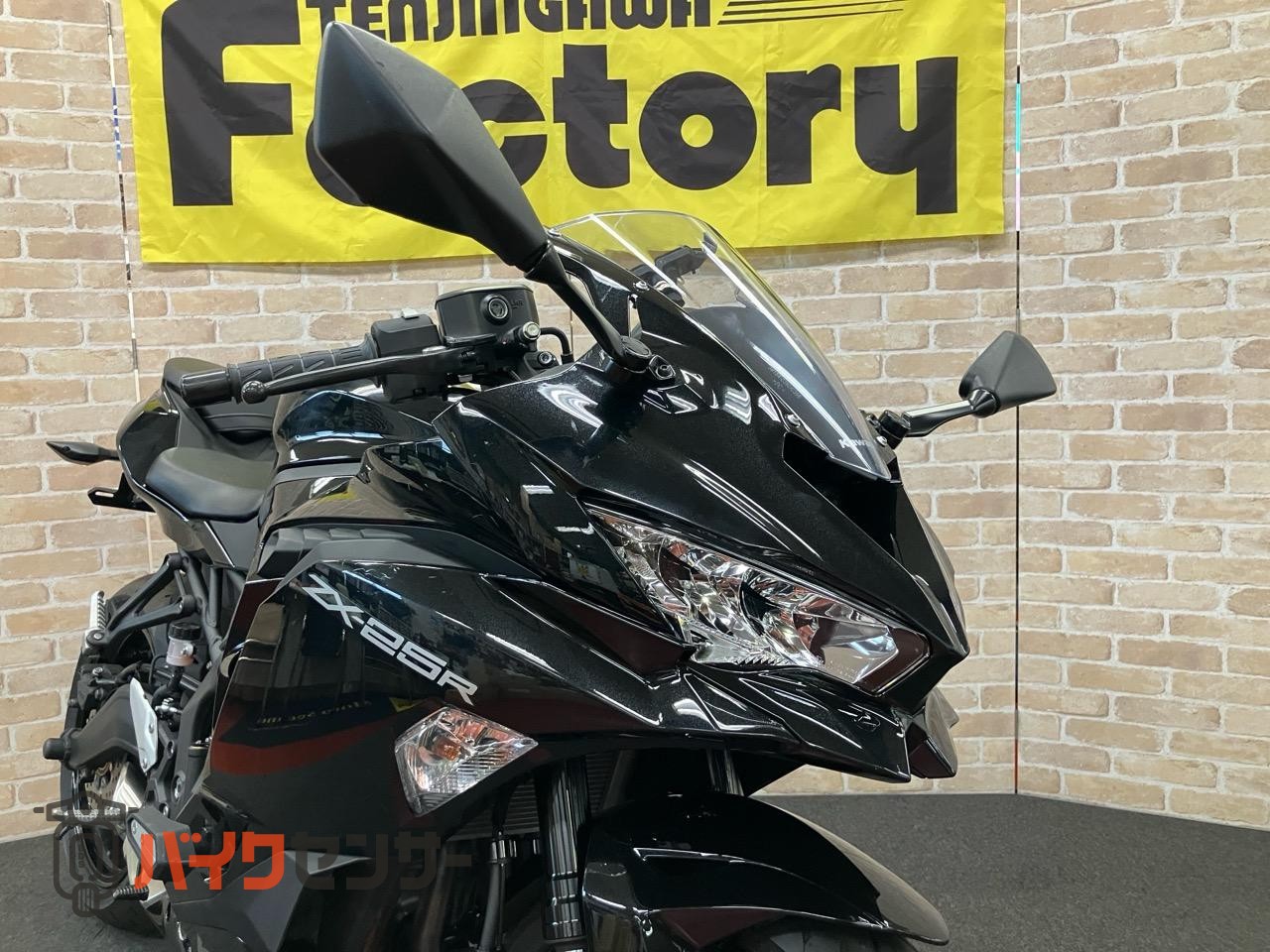 NINJA ZX-25R サイドスライダー　クイックシフター　ETC スマホホルダー装着_17