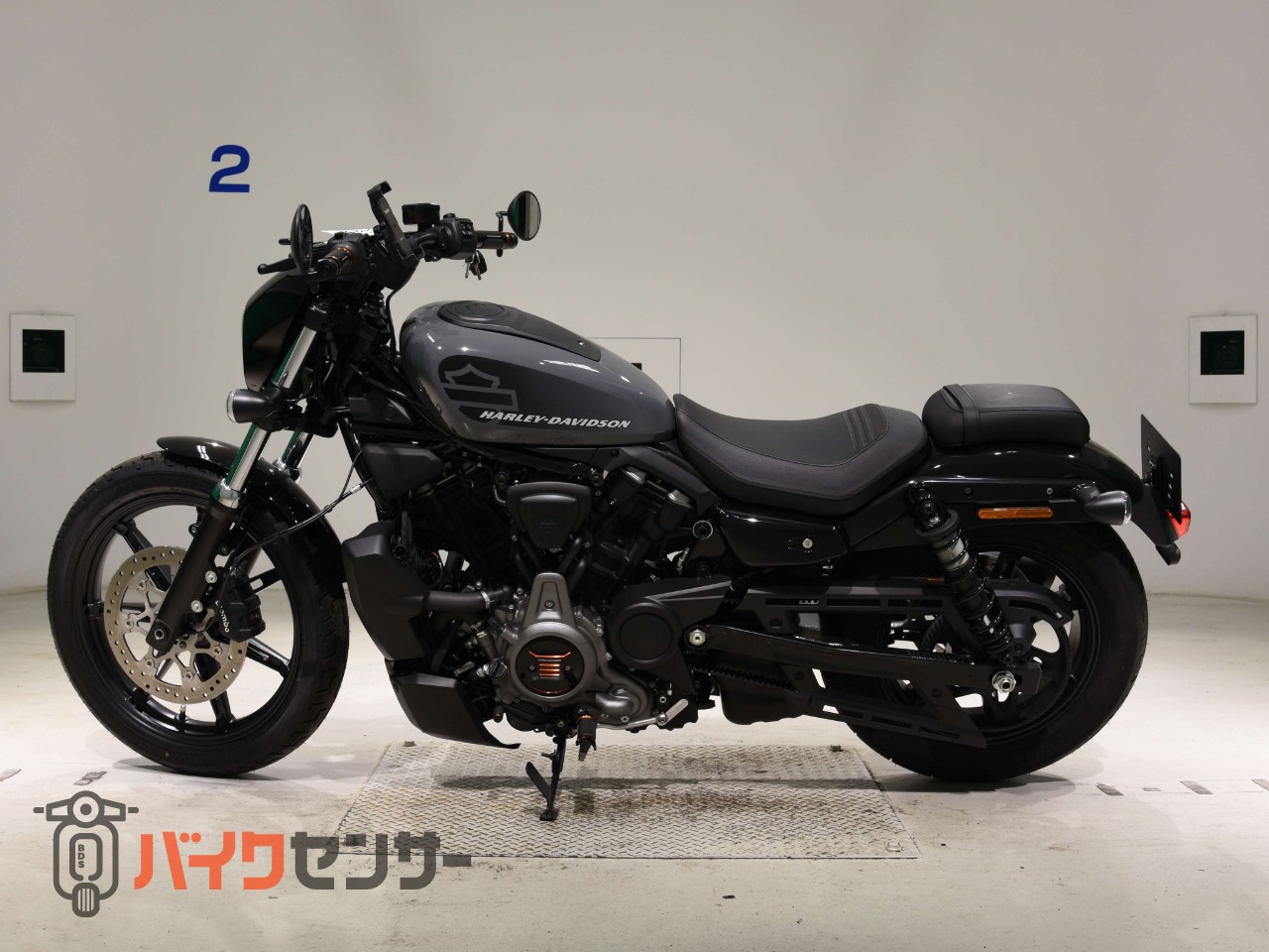 RH975 ナイトスター 　ハーレー純正OP エンジンカバー　グリップ　ステップ　装着_1