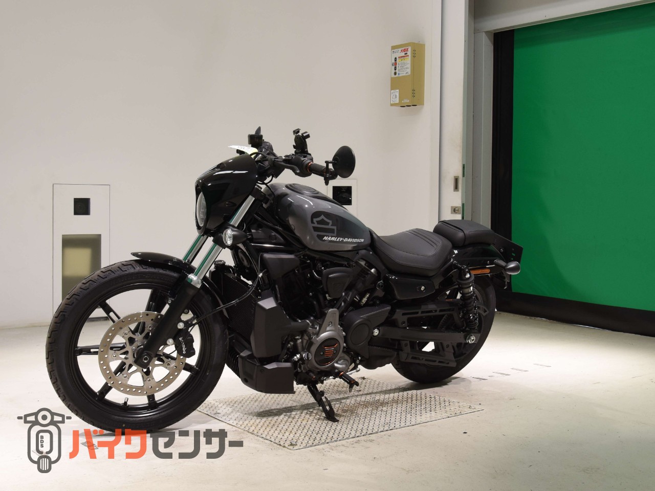 RH975 ナイトスター 　ハーレー純正OP エンジンカバー　グリップ　ステップ　装着_3
