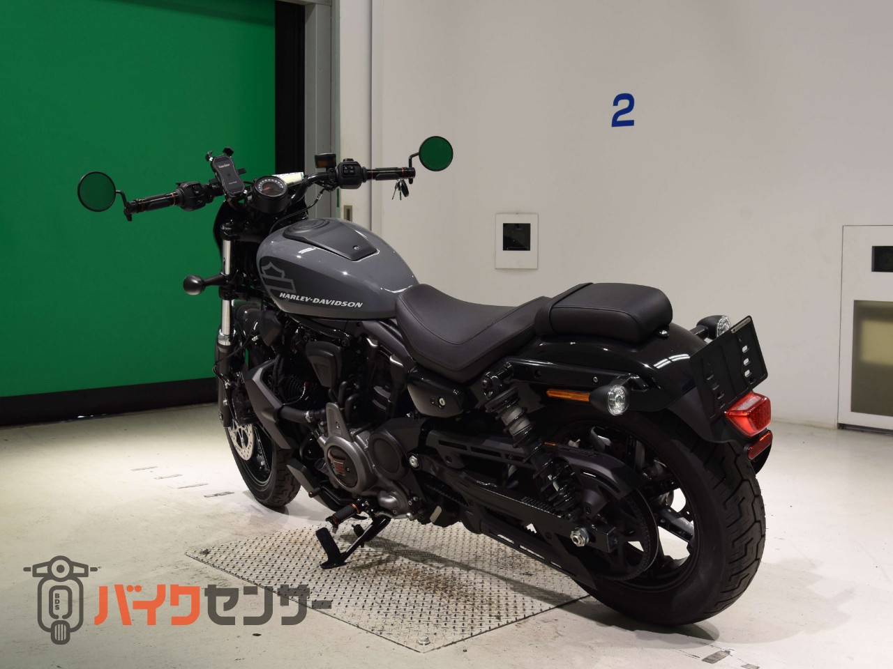 RH975 ナイトスター 　ハーレー純正OP エンジンカバー　グリップ　ステップ　装着_5