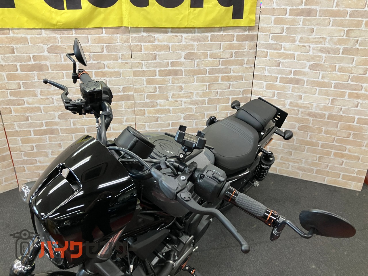 RH975 ナイトスター 　ハーレー純正OP エンジンカバー　グリップ　ステップ　装着_6