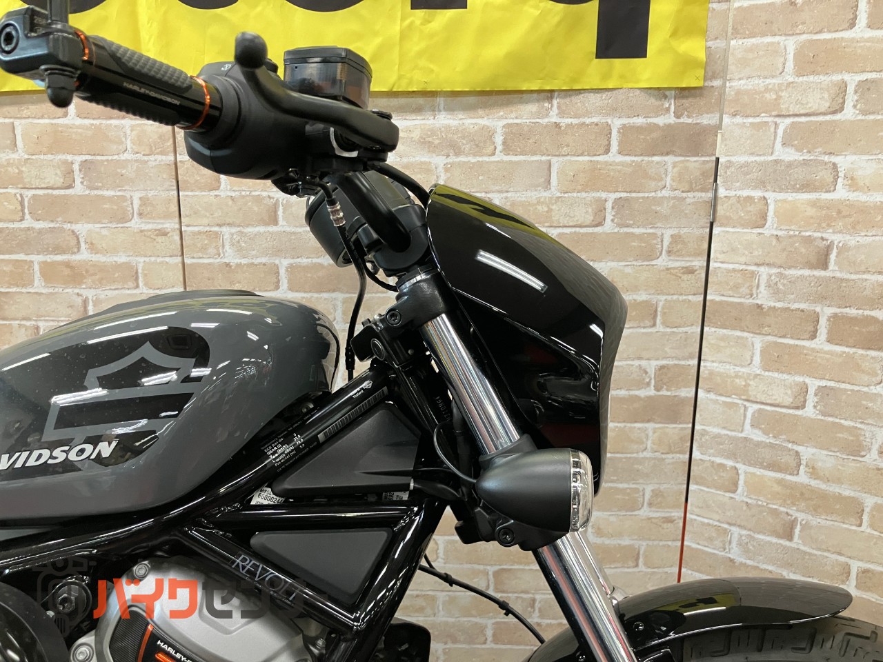 RH975 ナイトスター 　ハーレー純正OP エンジンカバー　グリップ　ステップ　装着_11