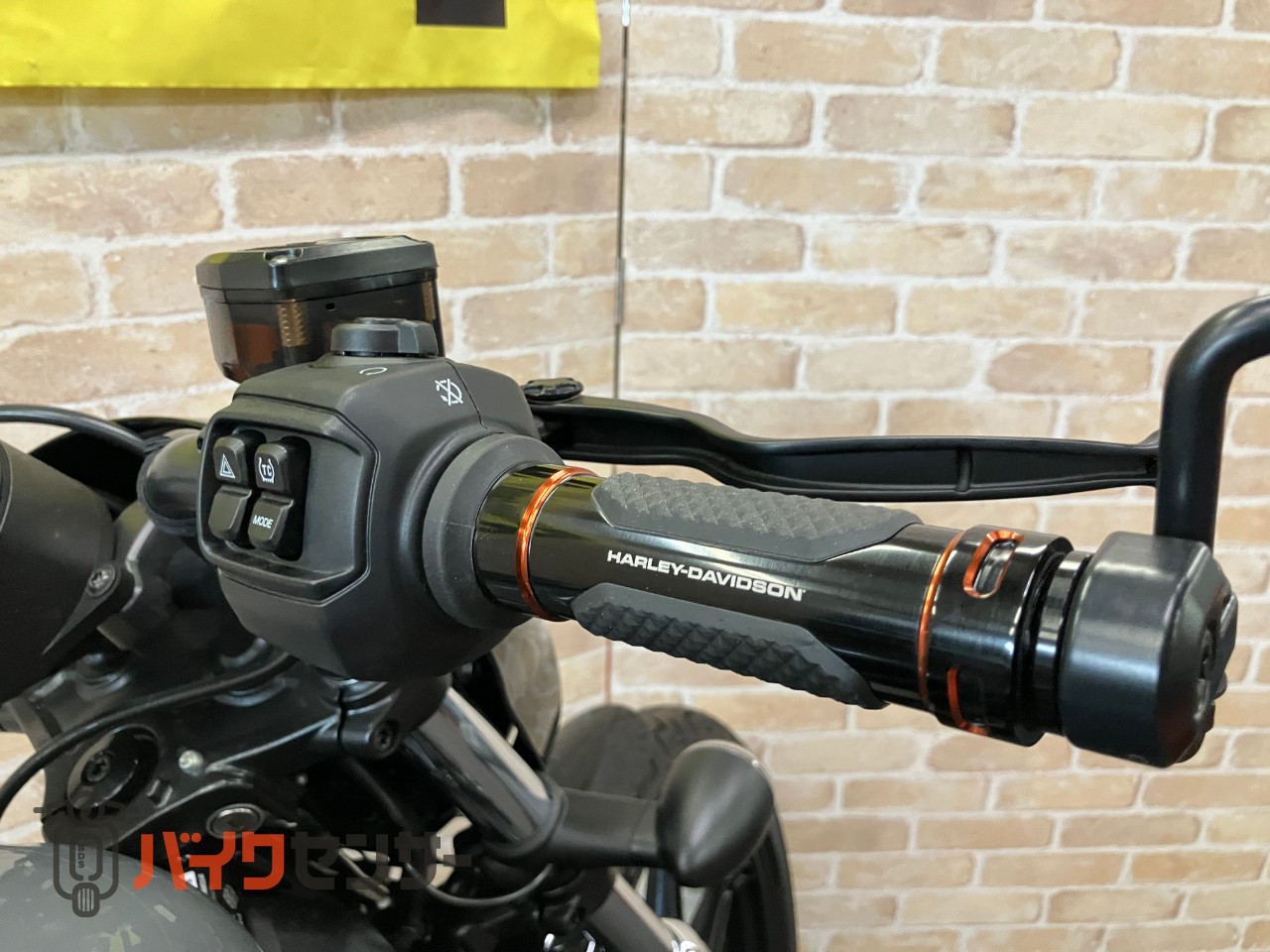 RH975 ナイトスター 　ハーレー純正OP エンジンカバー　グリップ　ステップ　装着_19