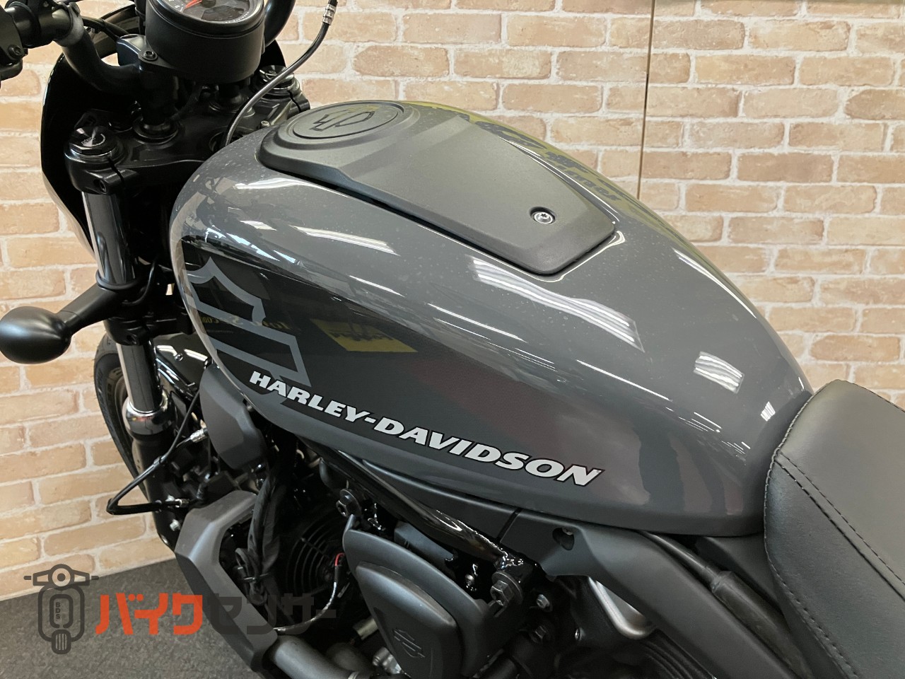 RH975 ナイトスター 　ハーレー純正OP エンジンカバー　グリップ　ステップ　装着_23