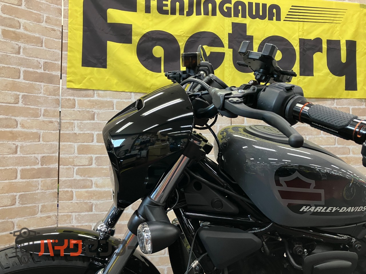 RH975 ナイトスター 　ハーレー純正OP エンジンカバー　グリップ　ステップ　装着_25