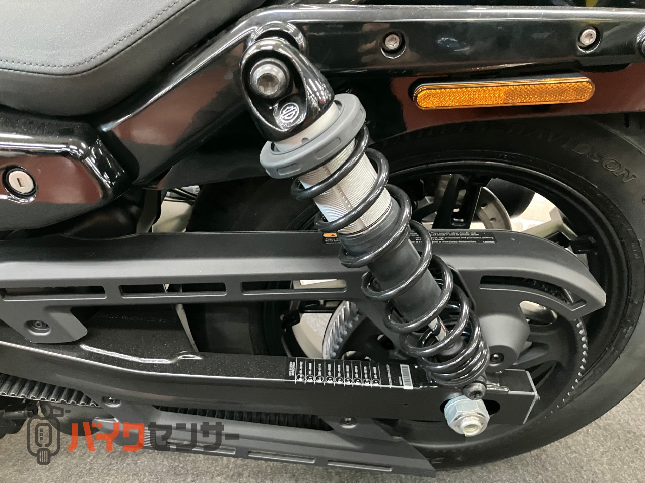 RH975 ナイトスター 　ハーレー純正OP エンジンカバー　グリップ　ステップ　装着_29