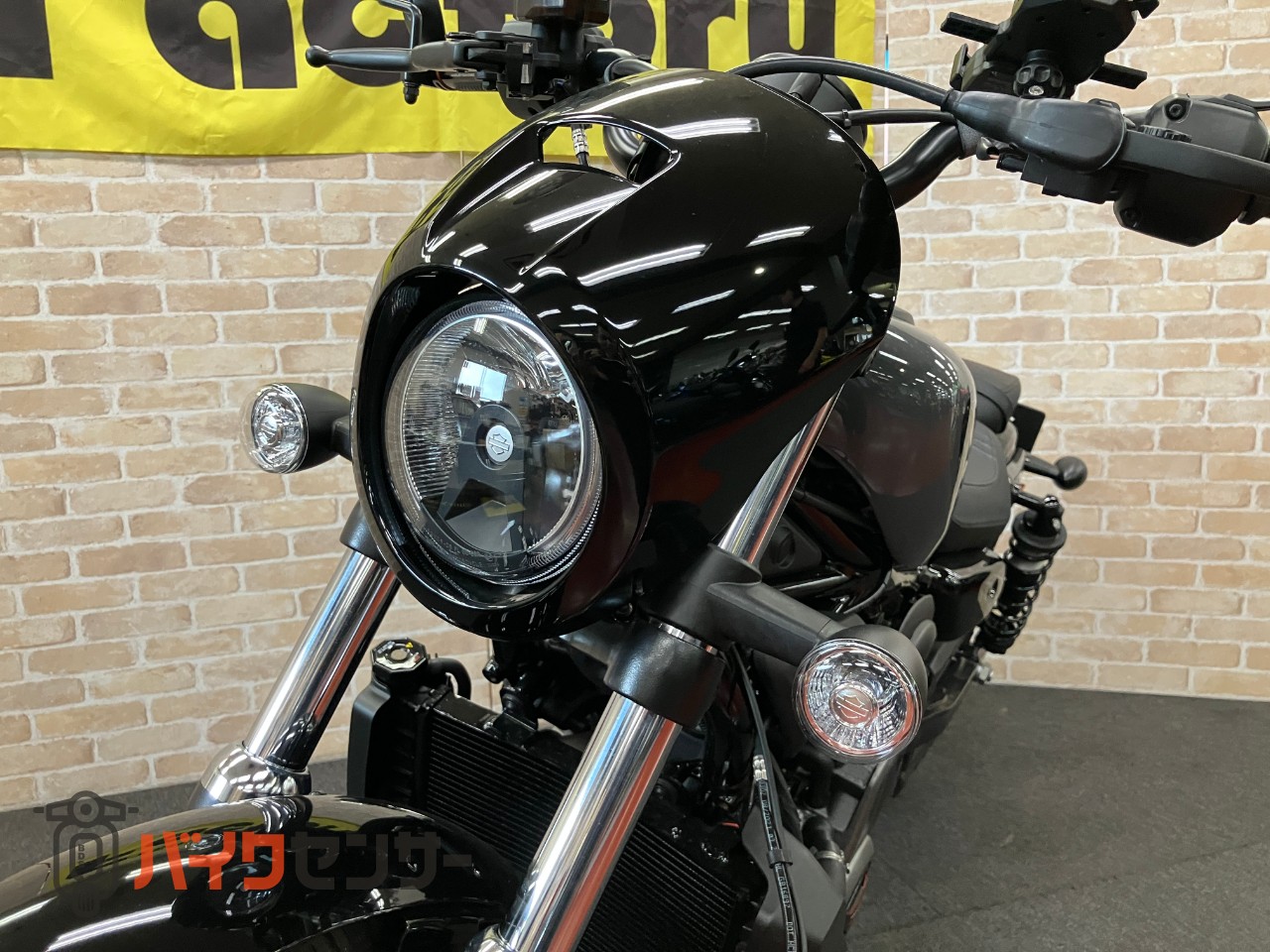 RH975 ナイトスター 　ハーレー純正OP エンジンカバー　グリップ　ステップ　装着_30
