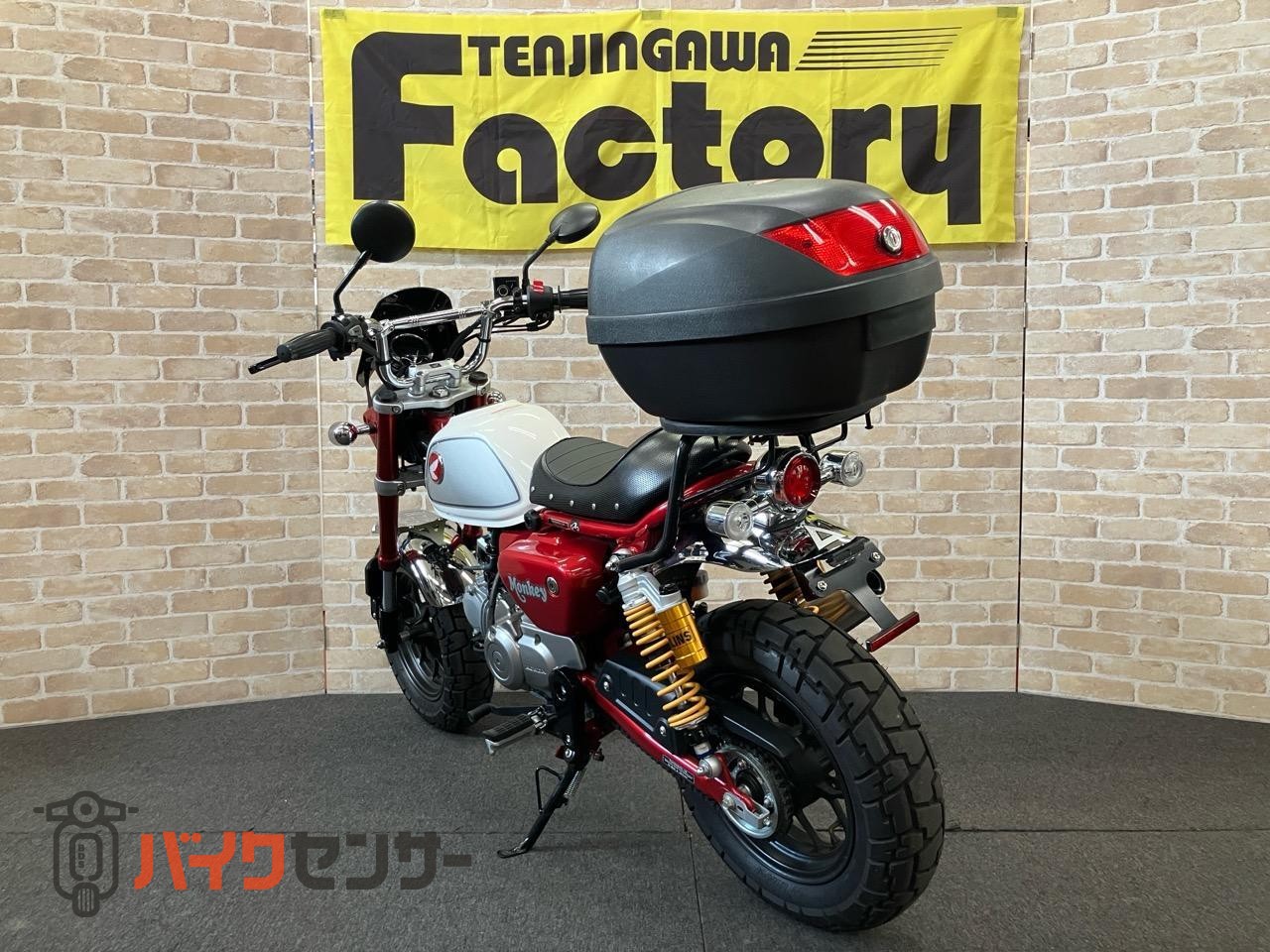 モンキー125  オーリンズリアサス　モリワキマフラー　フェンダーレス　フロントダウンフェンダー　パワーフィルター　シート等カスタム_4