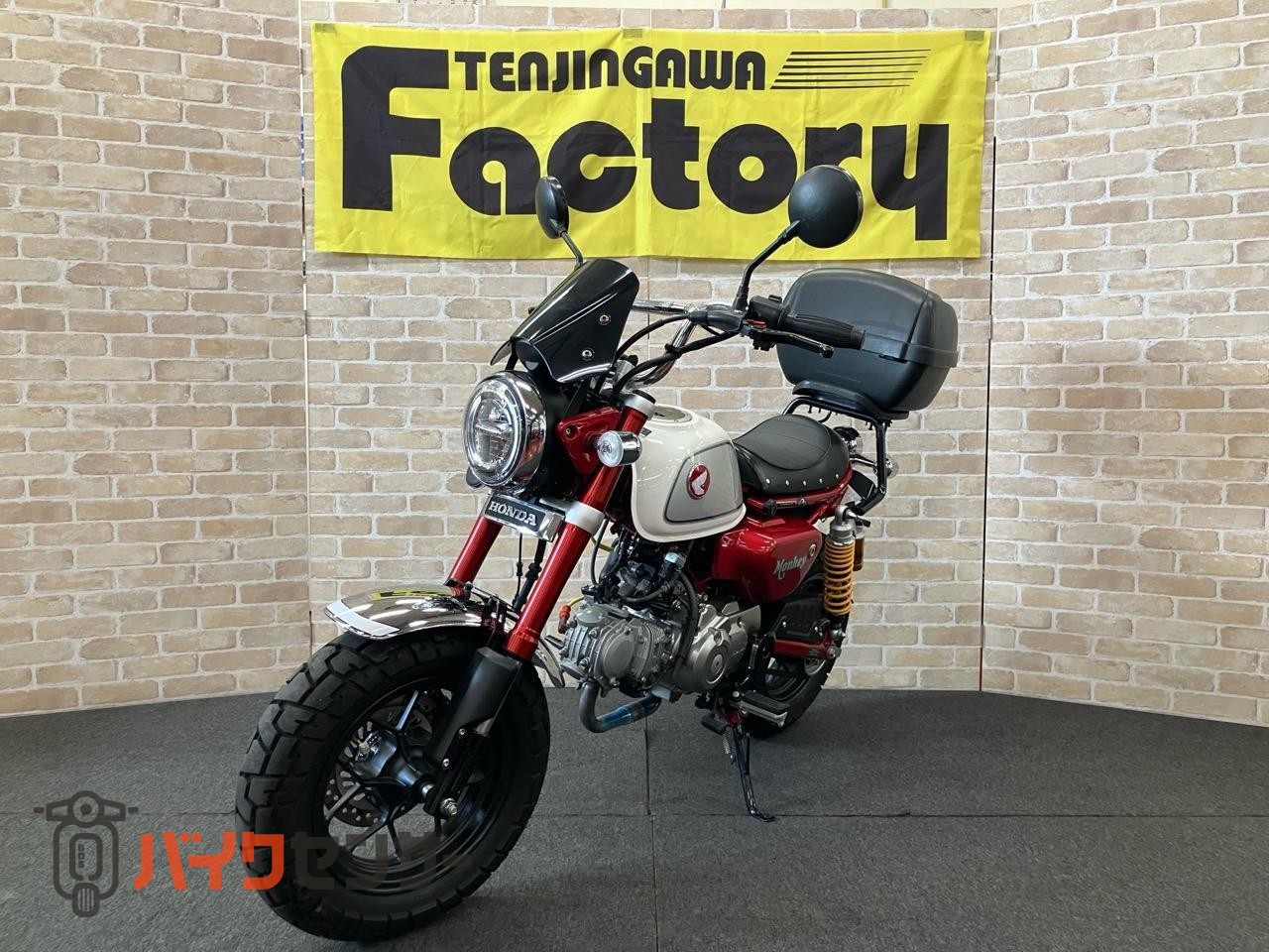モンキー125  オーリンズリアサス　モリワキマフラー　フェンダーレス　フロントダウンフェンダー　パワーフィルター　シート等カスタム_5