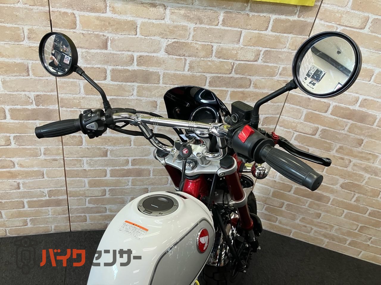 モンキー125  オーリンズリアサス　モリワキマフラー　フェンダーレス　フロントダウンフェンダー　パワーフィルター　シート等カスタム_7