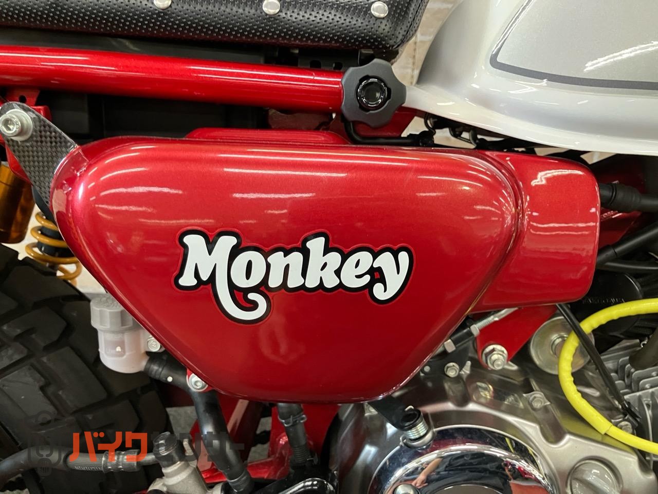 モンキー125  オーリンズリアサス　モリワキマフラー　フェンダーレス　フロントダウンフェンダー　パワーフィルター　シート等カスタム_9
