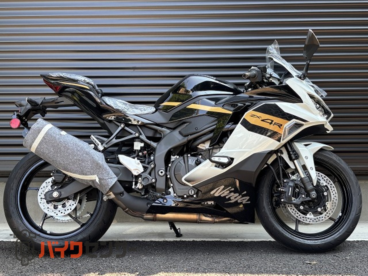 カワサキ NINJA ZX-4R SE 2026年モデル パールロボティックホワイト