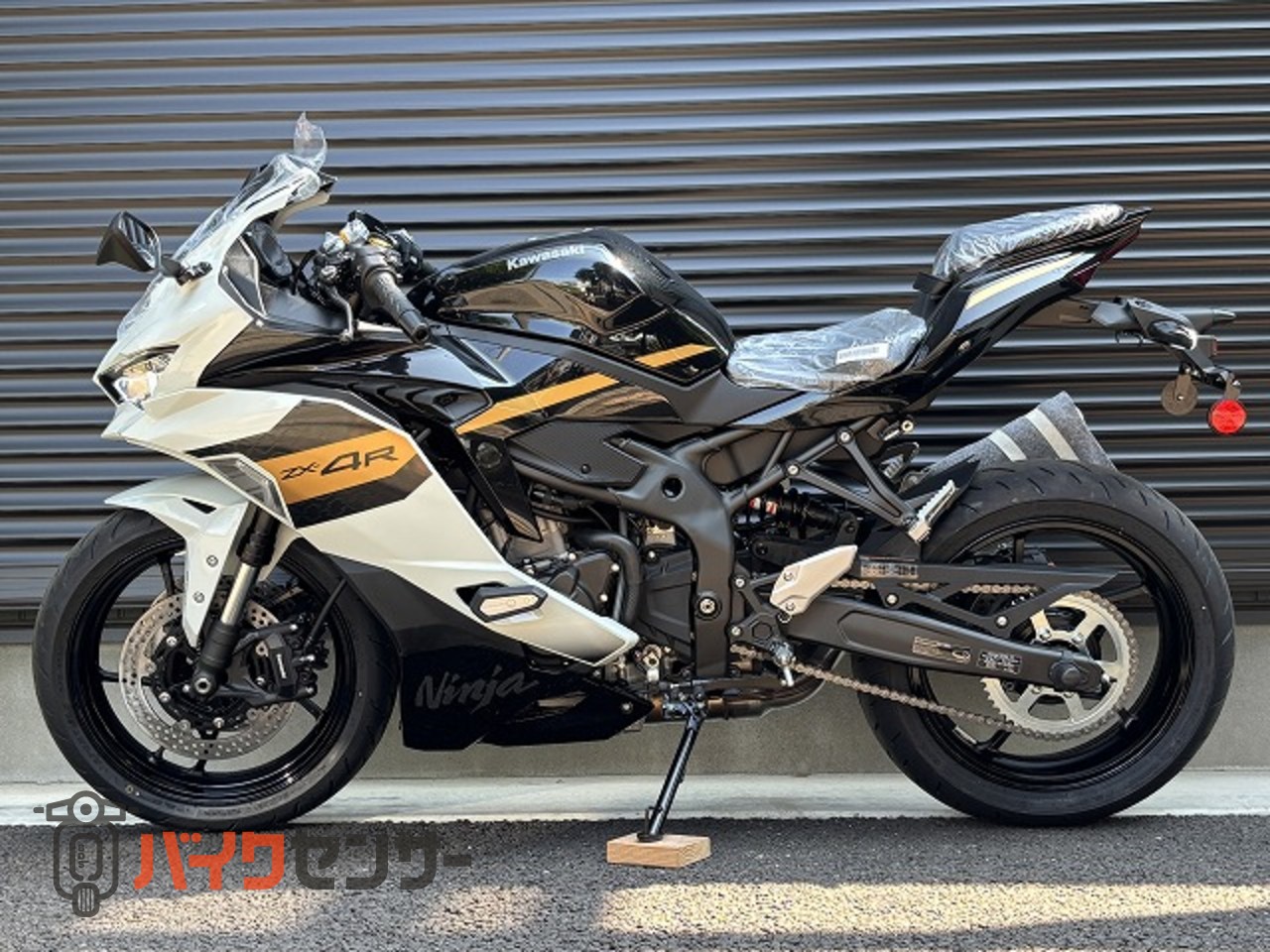カワサキ NINJA ZX-4R SE 2026年モデル パールロボティックホワイト