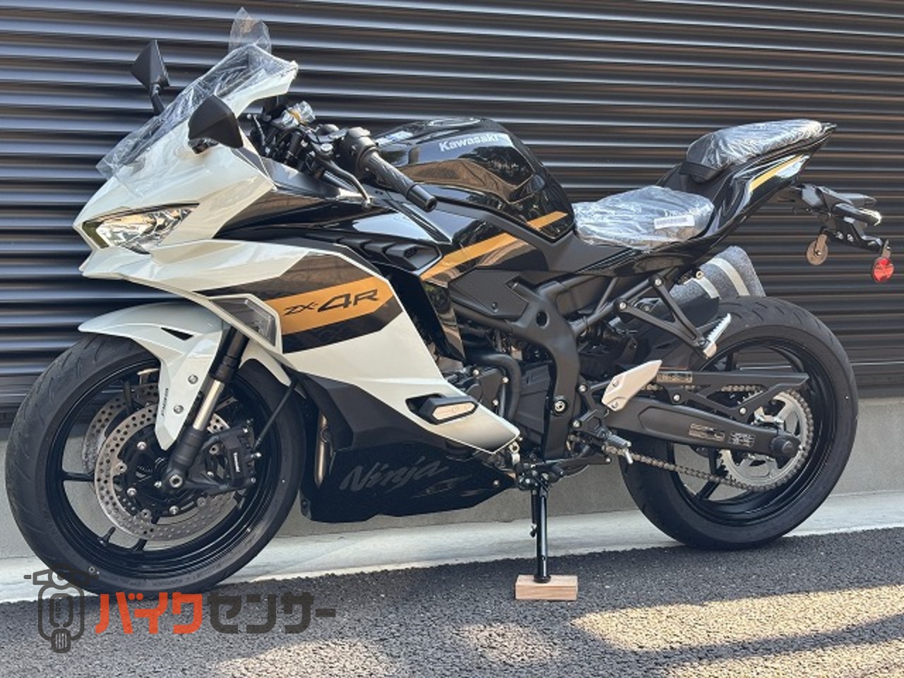カワサキ NINJA ZX-4R SE 2026年モデル パールロボティックホワイト